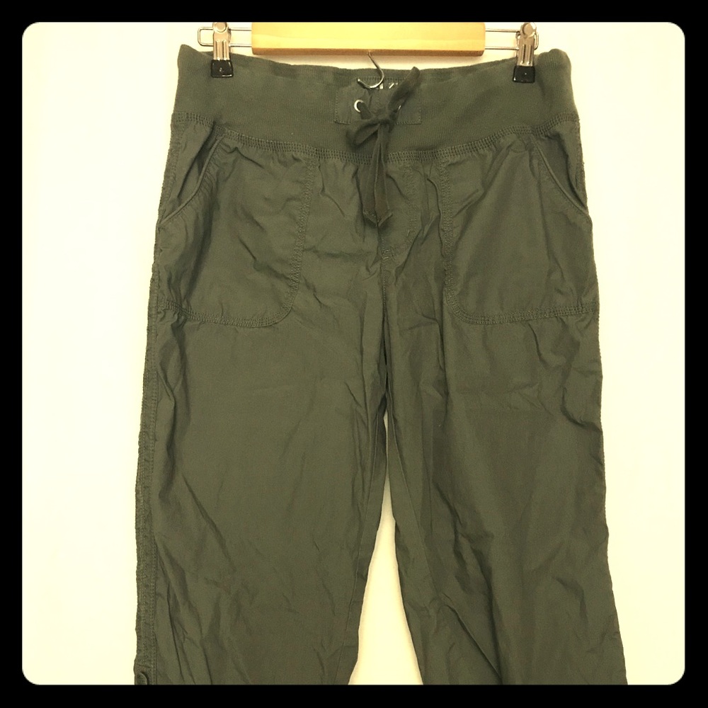 Calvin Klein women’s Khaki Capri size L/G